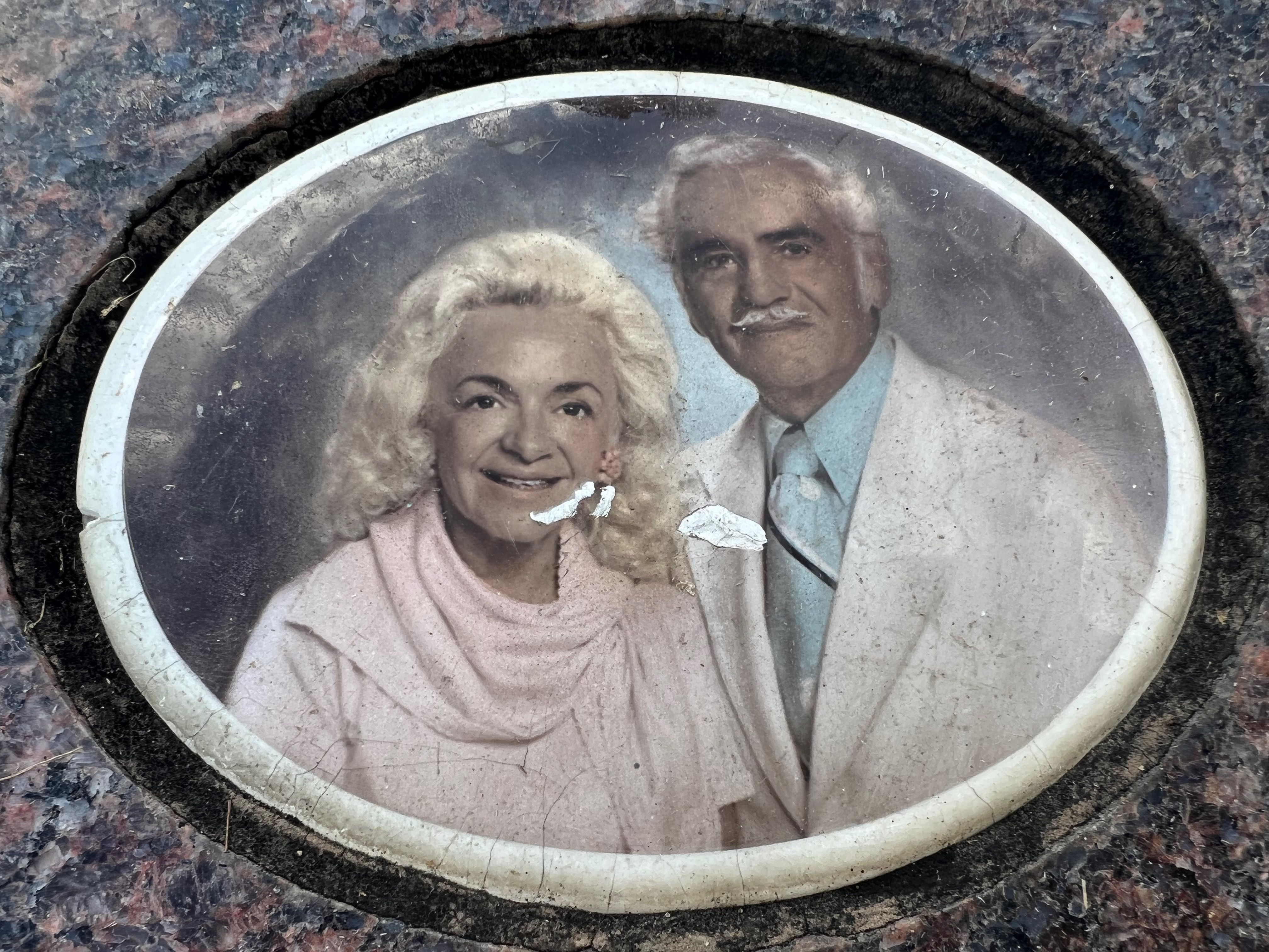 Nick & Kitty (Handgis) Kalabokes