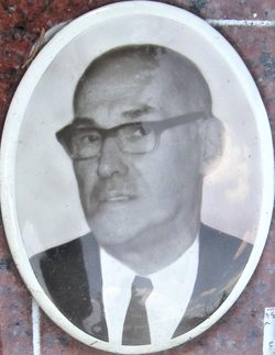 Zachary Nierman

1905-1994