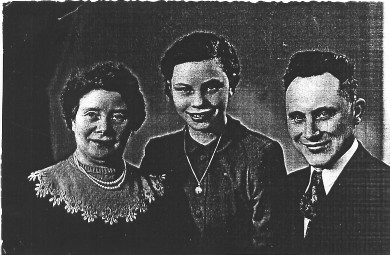 Simon (Tom) Levisson, his wife Neeltje van der Wal and their daughter Jacoba